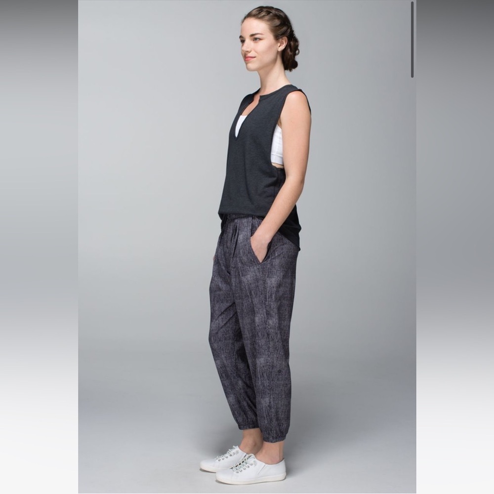 Lululemon Rollin' With My Omies Pant
Burlap Texture Black Dune / Black